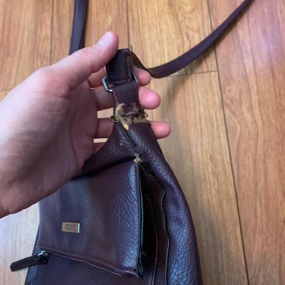 ROOTS deep purple crossbody bag - Picture 3 of 5